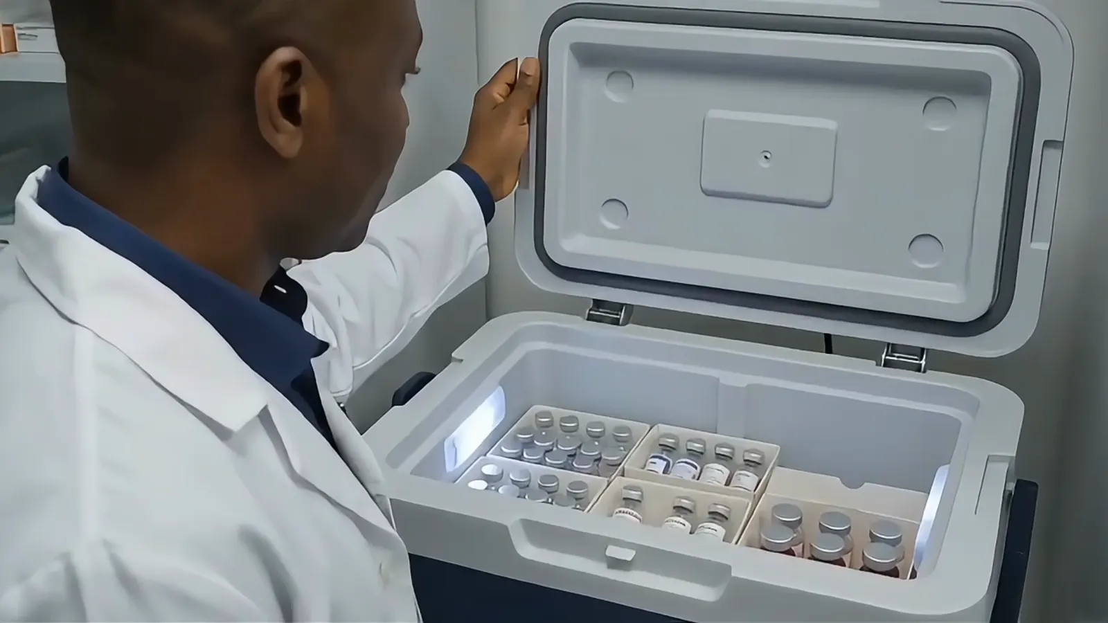 A Healthity clinician at the laboratory bench